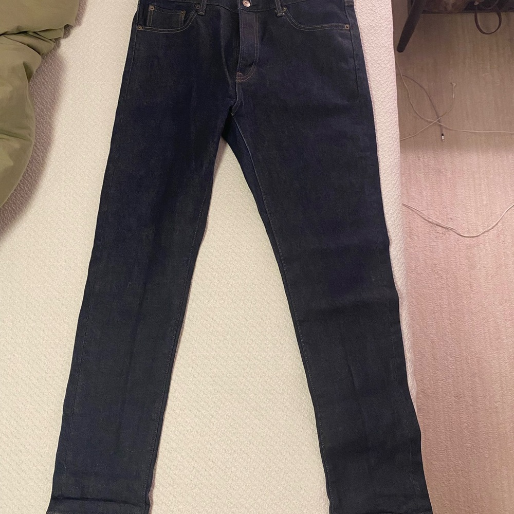 Uniqlo Dark Wash Straight Jeans Slim Style - 33x32